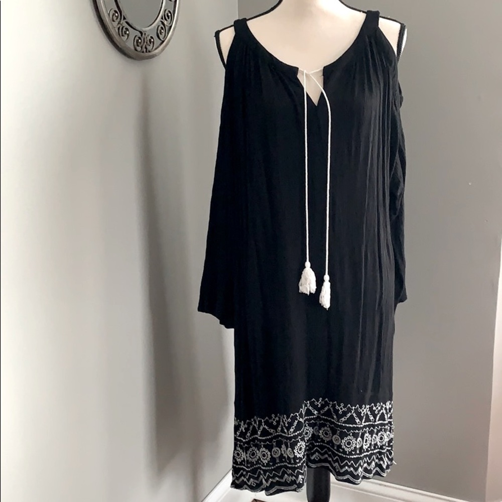 Knox Rose Cold Shoulder black light knit